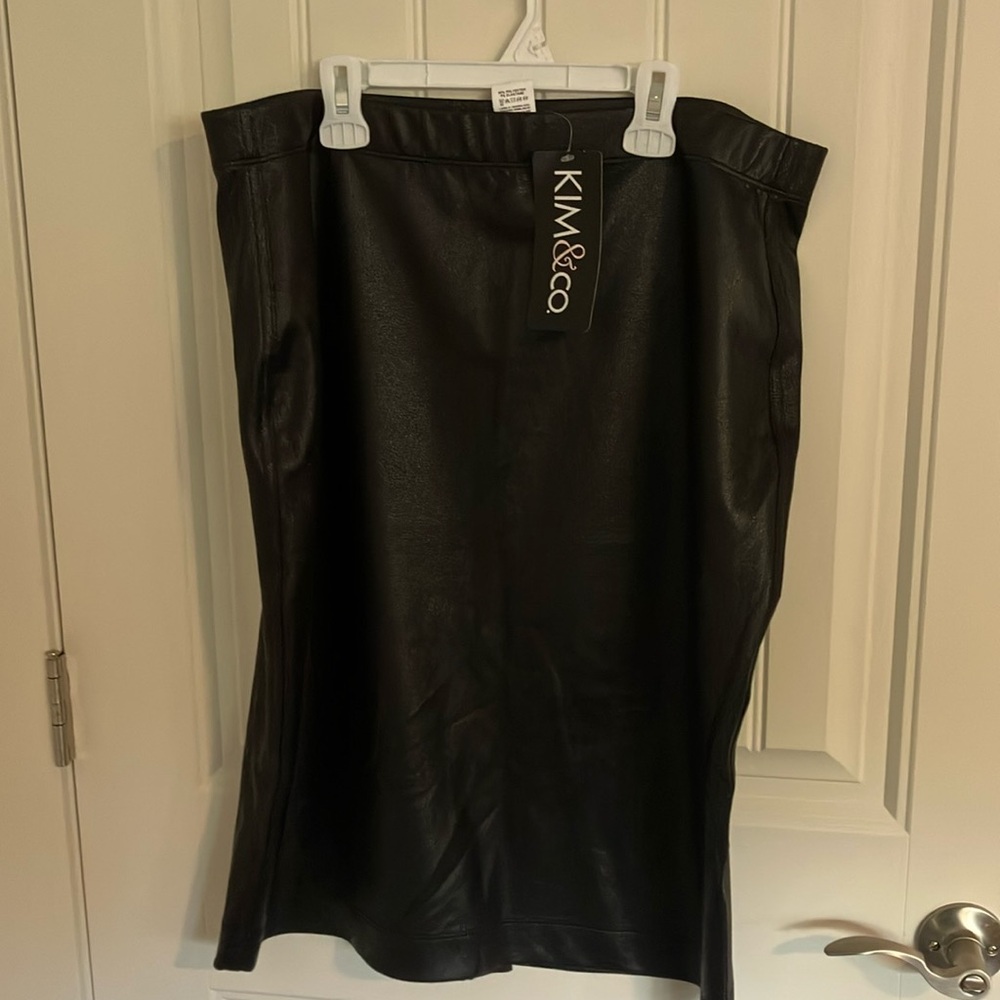 KIM & CO SKIRT Vegan Leather Pull On BLACK XL